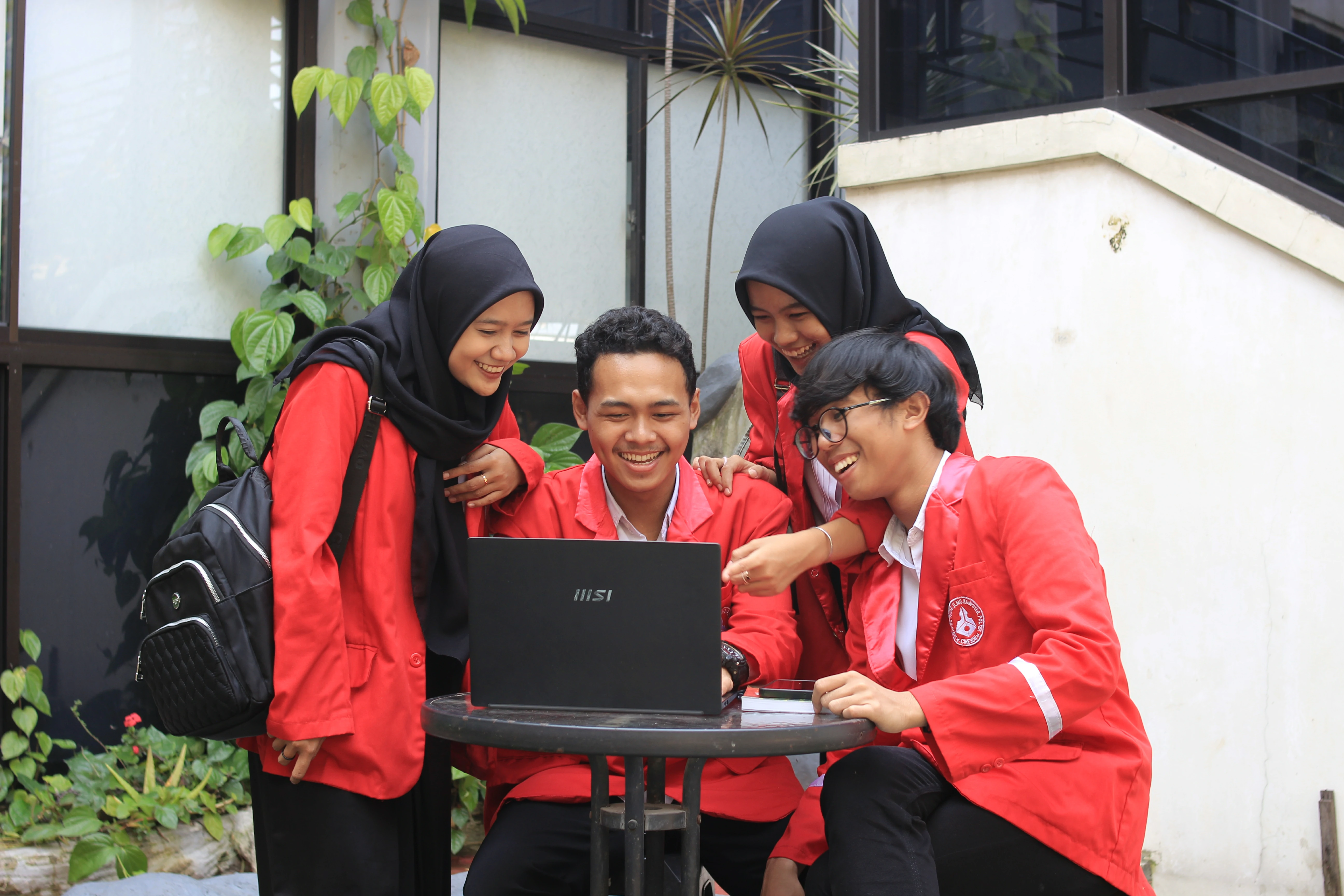 Meja Diskusi i-Room