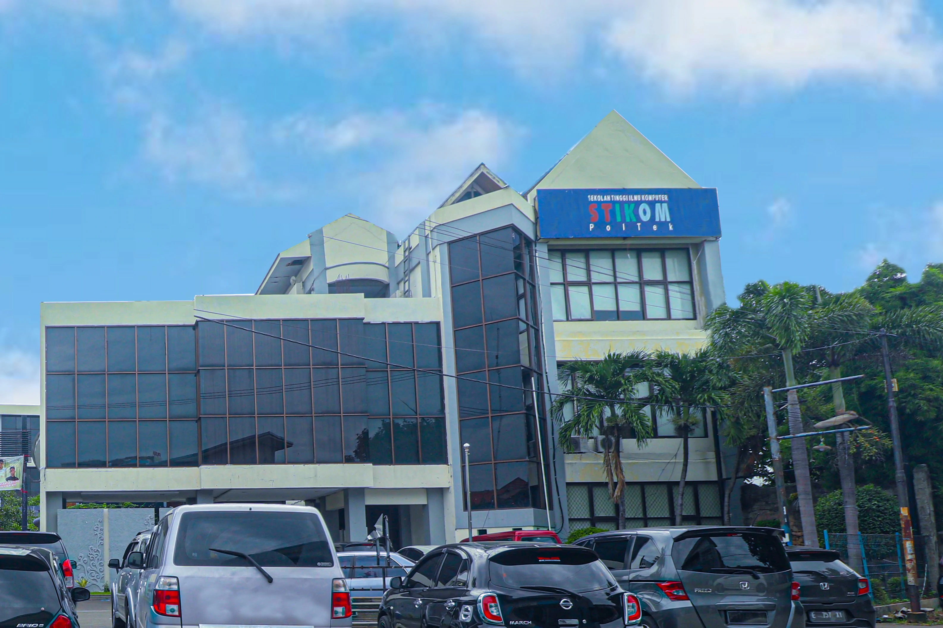 Kampus STIKOM Poltek Cirebon